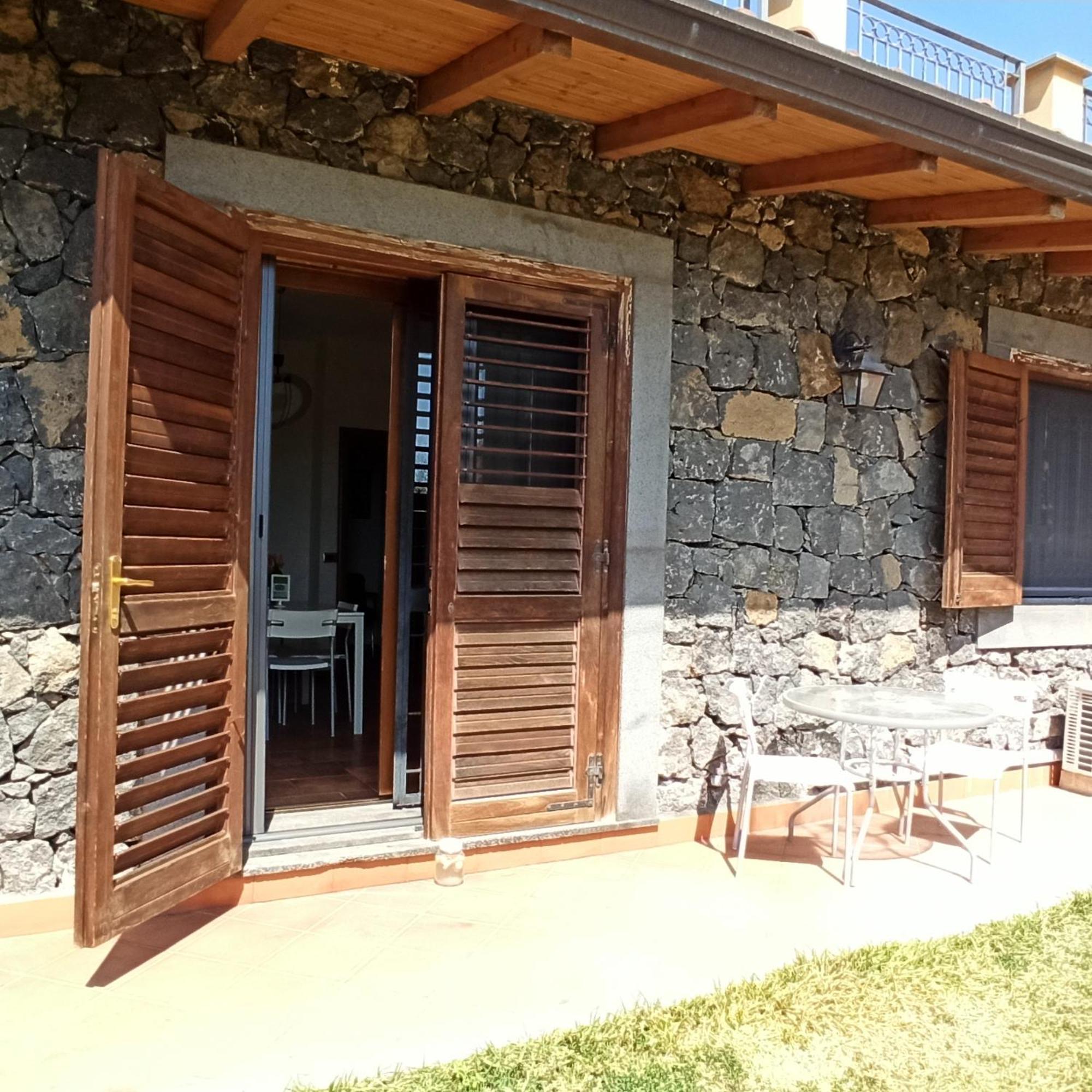 La Circumetnea Home Катания Стая снимка